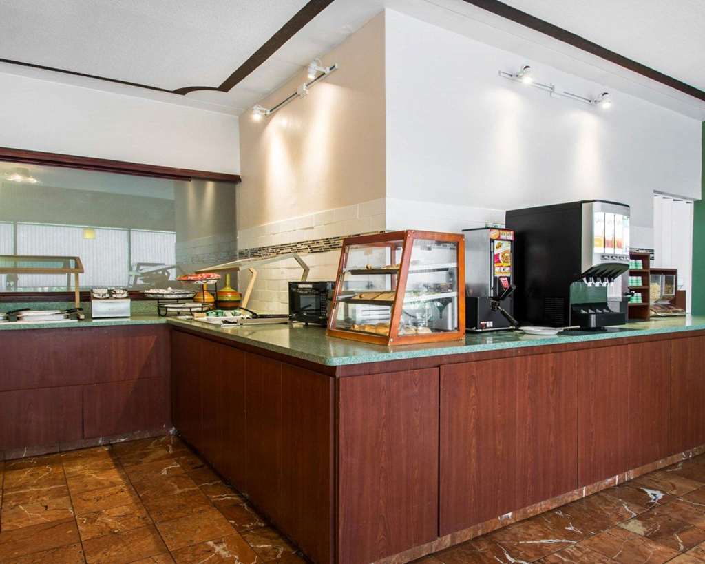 Quality Inn & Suites Tallahassee Restoran gambar